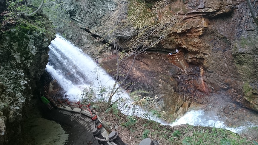 信州　高山村　雷滝