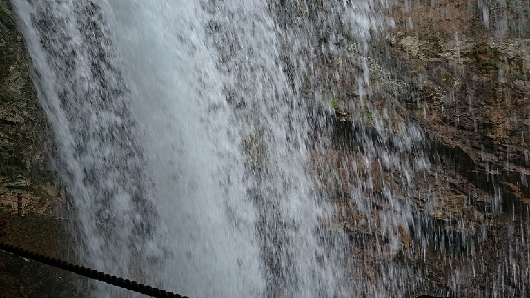 信州　高山村　雷滝