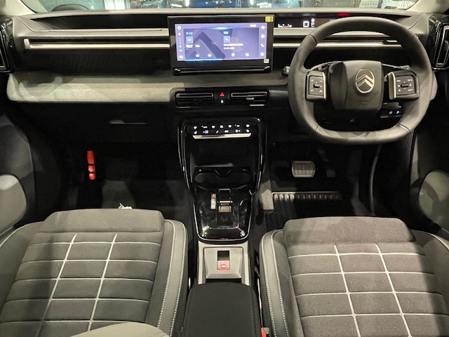 新型C3 は明日から3日間だけの展示となります！デビューフェアーは11月半ばを予定しております！！